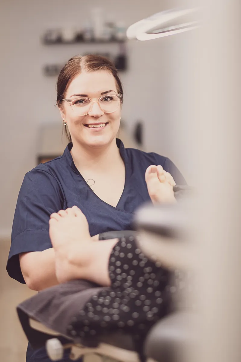 Fodbehandling i gang hos Klinik Søgaard